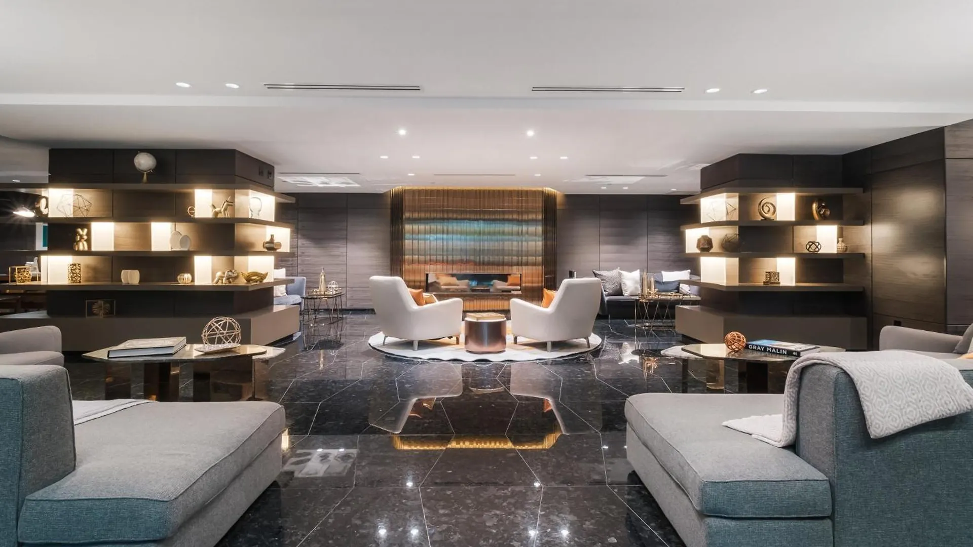 Paradox Hotel Vancouver