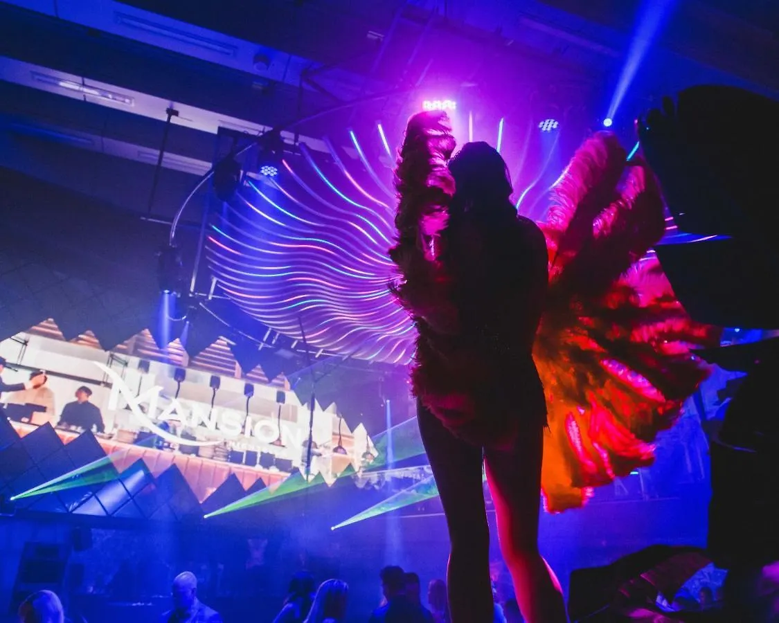 Paradox Vancouver 4*,