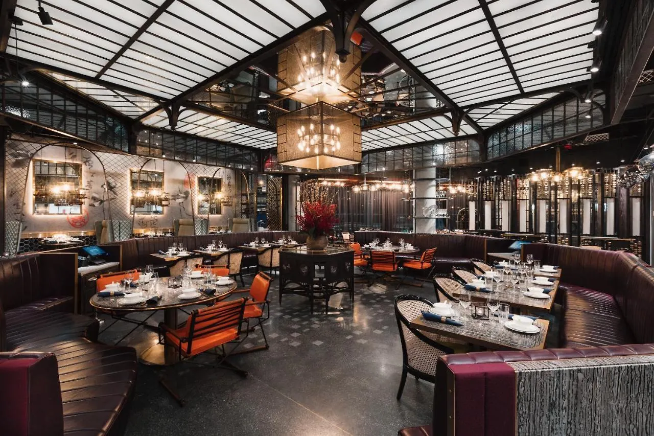 Paradox Vancouver 4*,